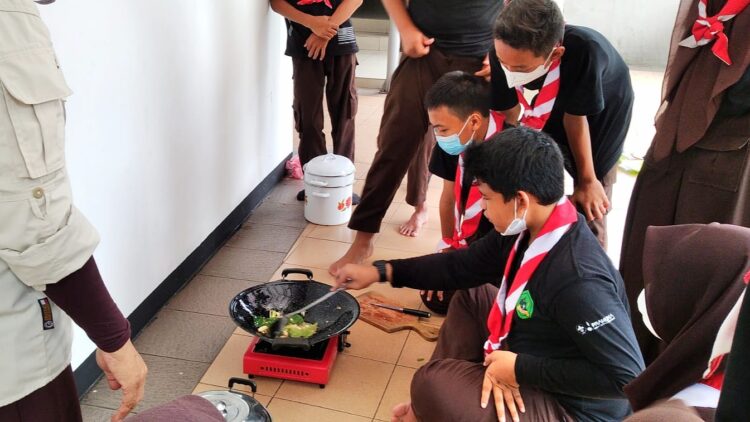 Yuk, Intip Keseruan KonCab Jakarta Pusat Memasak Nasi Liwet Bersama
