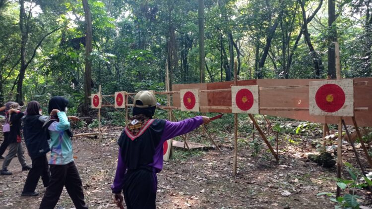 Mengasah Konsentrasi Melalui Olahraga Lempar Pisau