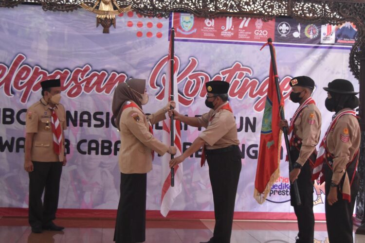 16 Pramuka Penggalang Dilepas Oleh Ketua Mabicab Purbalingga Untuk Ikuti Jambore Nasional XI