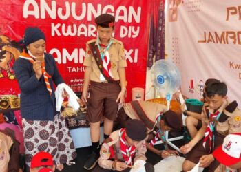 Keseruan Peserta Jamnas XI Membatik di Anjungan Kwarda DIY
